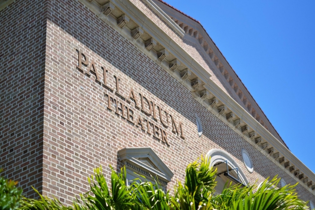 Only a few blocks away from all the shopping and amenities Downtown St Petersburg has to offer